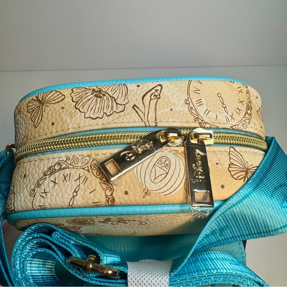 NWT. WondaPop Luxe Disney Cinderella Crossbody Bag. pebble vegan leather. - Picture 12 of 16